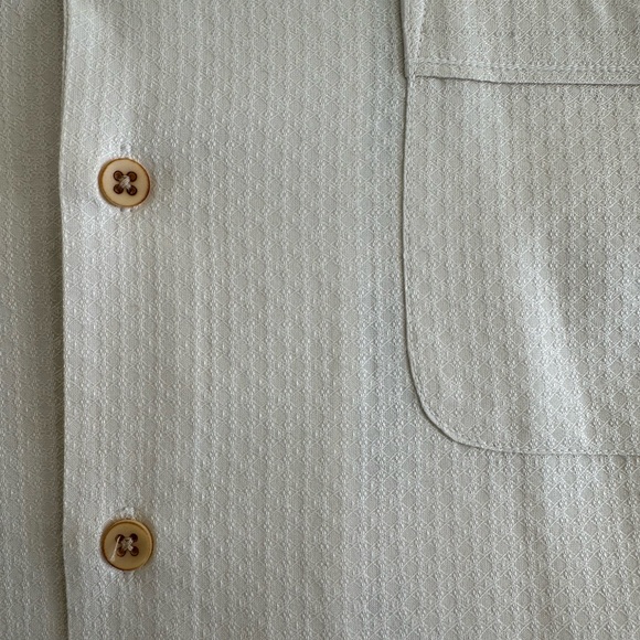 Men’s Tommy Bahama Button Down Shirt - Picture 4 of 6